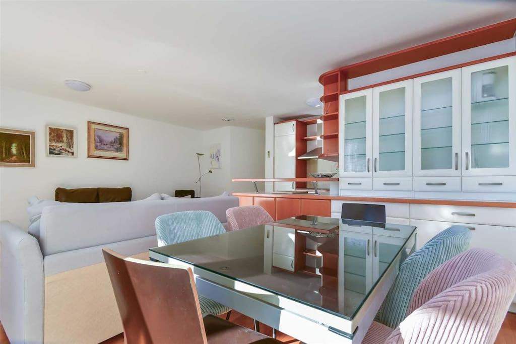 Butterfly In For 6 Persons Apartman Split