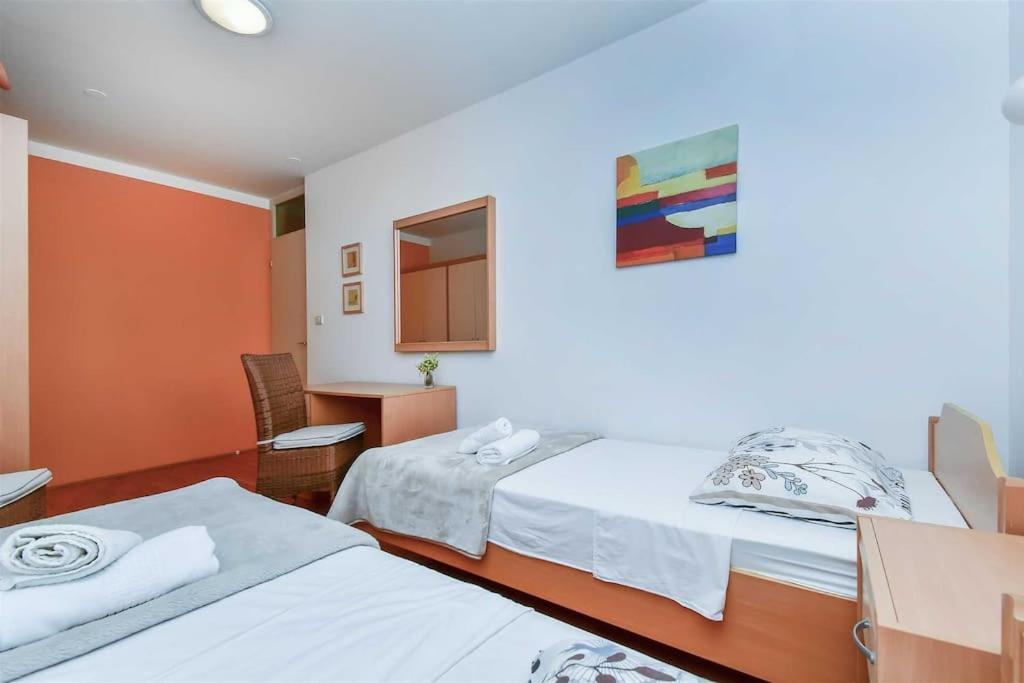 Apartman Butterfly In For 6 Persons *